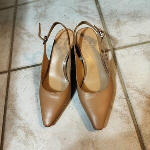 Naturalizer Tan Slingback Pumps Size 7 W (Tansy, Light Brown, Pointed Toe,Heels)